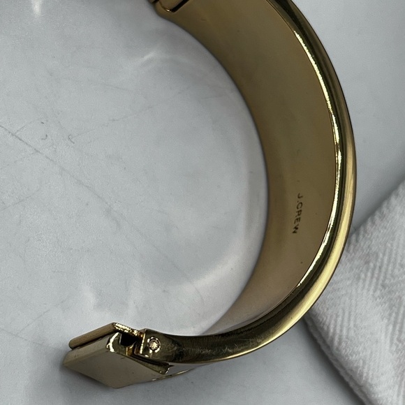 J Crew Tortoise Gold Hinge clamp bracelet Bangle Width: 3/4" - Picture 10 of 16
